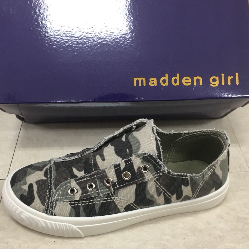 - 💚🖤Camo Madden Girl Slip on Sneakers 🖤💚
